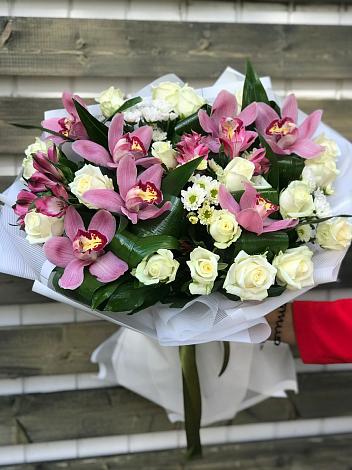 Букет цветов из: Розы и Хризантемы в Бутурлиновке