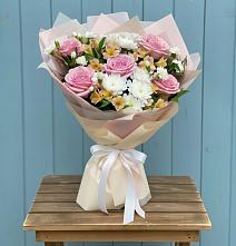 Букет цветов из:  Гвоздики, Орхидеи и Розы в Бутурлиновке