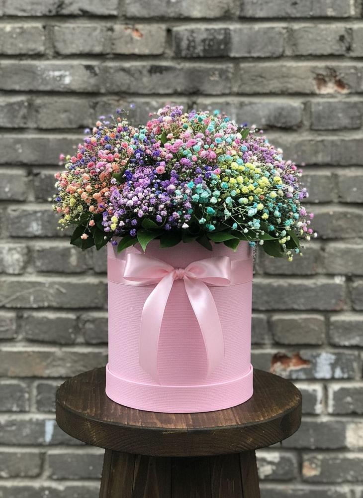 Цветочная композиция из Гипсофила и Розы в шляпной коробке в Бутурлиновке