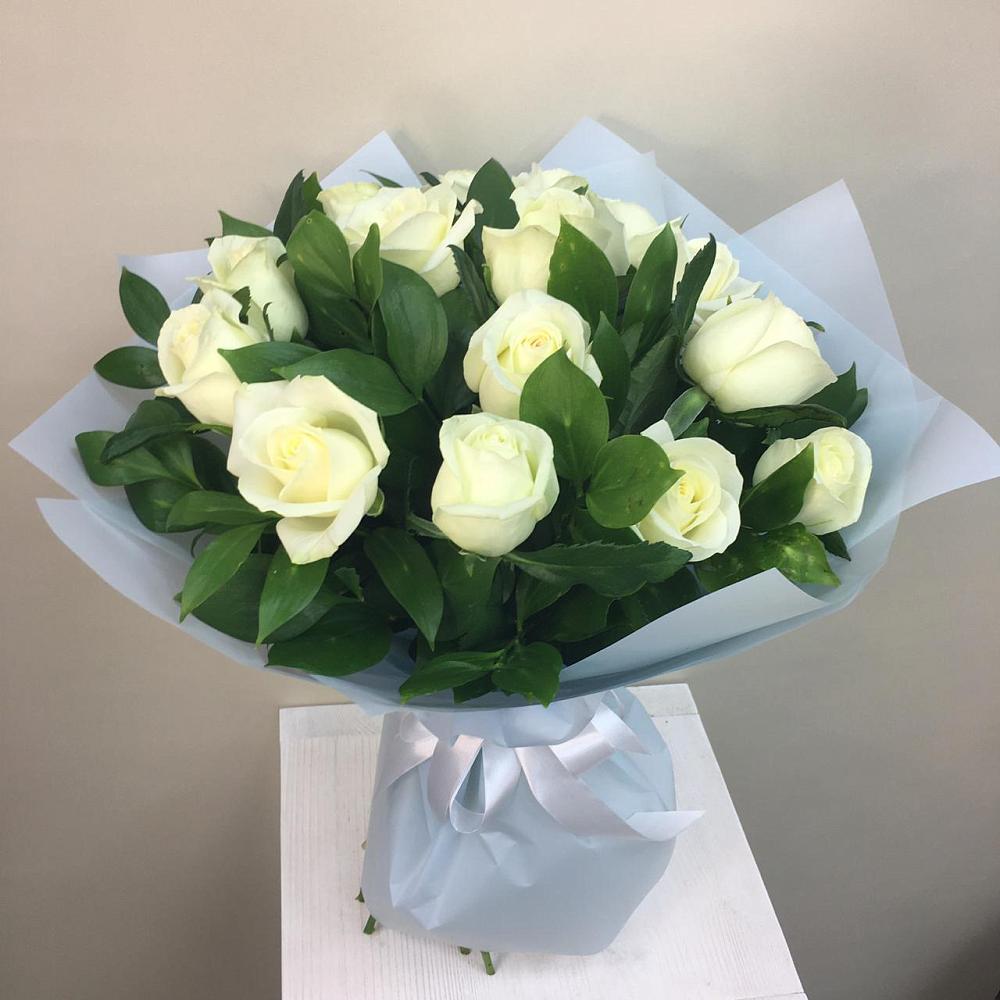 Букет 15 Белых роз Проуд в Бутурлиновке