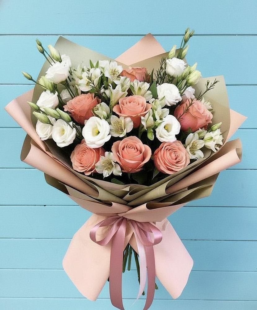 Букет цветов из: Розы, Альстромерии и Лизиантусы в Бутурлиновке