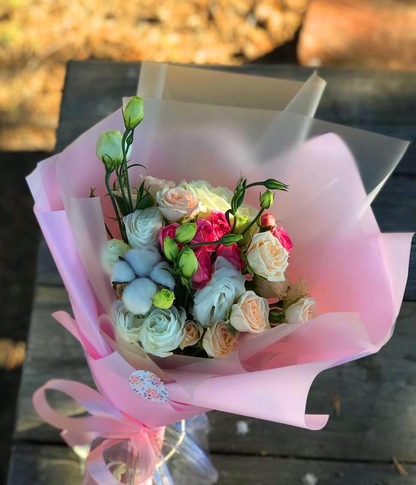 Букет цветов из: Розы и Лизиантусы в Бутурлиновке