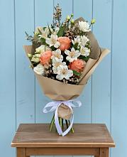 Букет цветов из:  Альстромерии, Лизиантусы, Розы и Хризантемы в Бутурлиновке