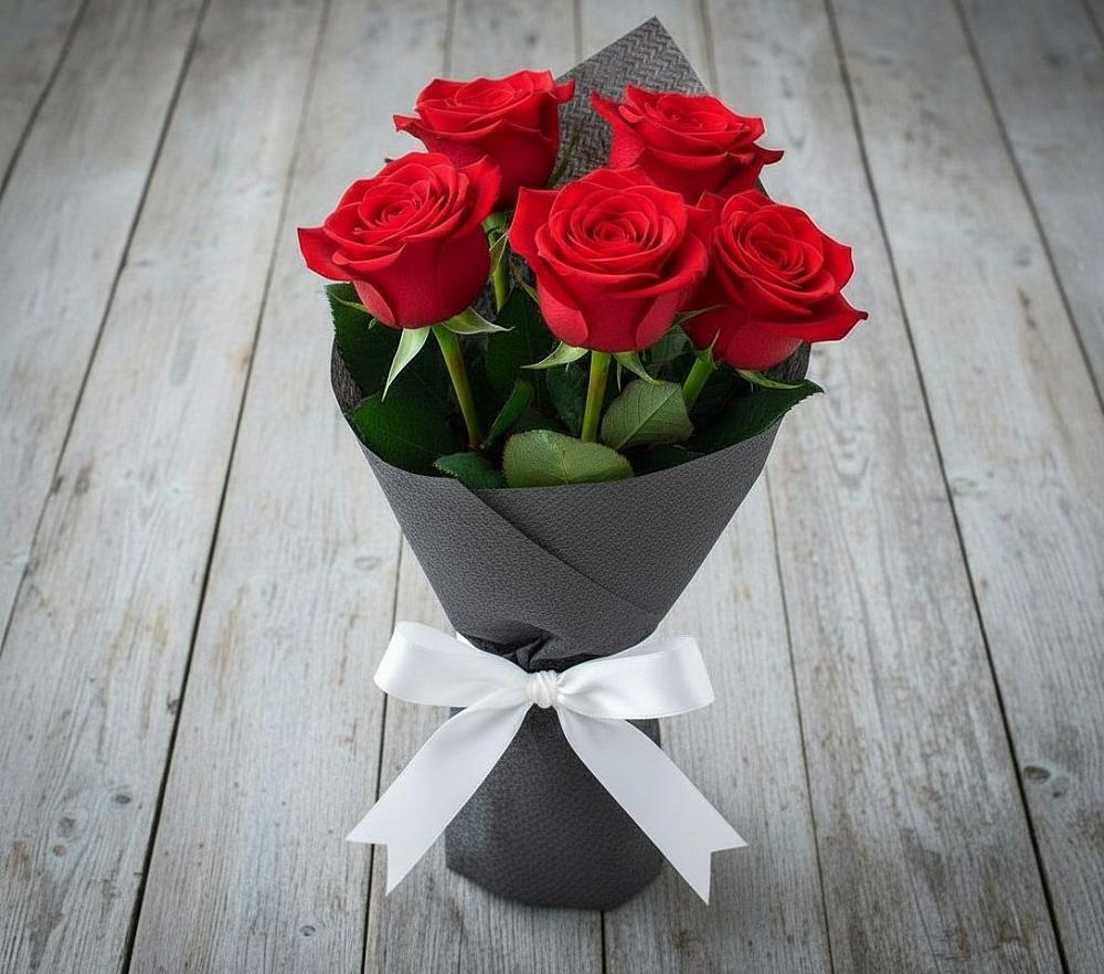 Букет 5 Красных роз Эдлесс Лав в Бутурлиновке