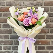 Букет цветов из:  Лизиантусы и Розы в Бутурлиновке