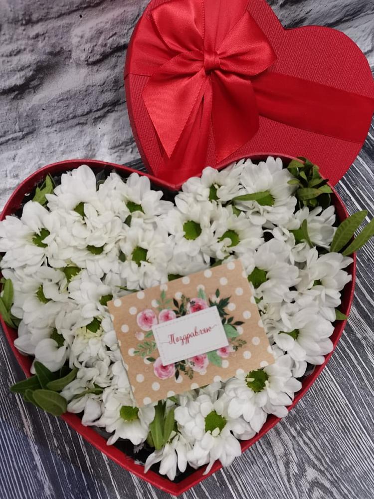 Цветочная композиция из Хризантемы в виде сердца в Бутурлиновке