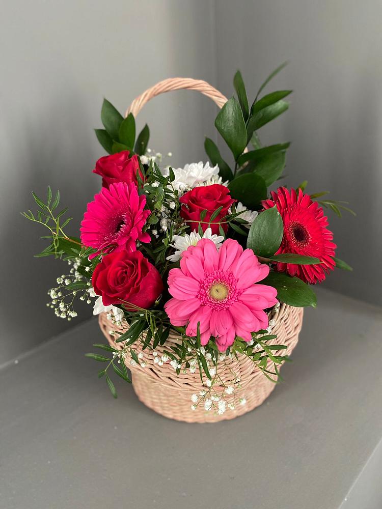 Цветочная композиция из Розы, Хризантемы и Герберы в корзине в Бутурлиновке