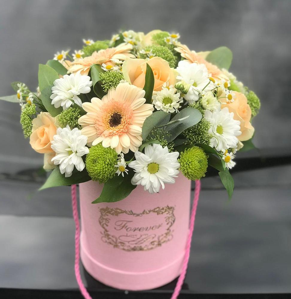 Цветочная композиция из Розы, Герберы и Хризантемы в шляпной коробке в Бутурлиновке