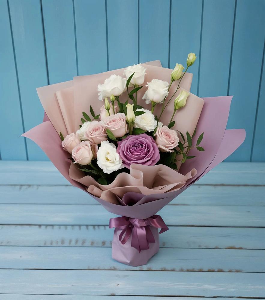 Букет цветов из: Розы и Лизиантусы в Бутурлиновке